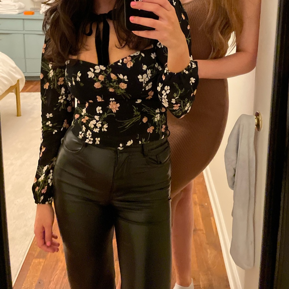Reformation Rietta Blouse - Picture 4 of 4